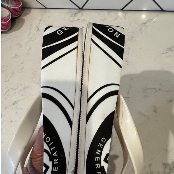 Y2K BCBGeneration black white platform flip flops size 10 clear gem flower - Picture 12 of 14